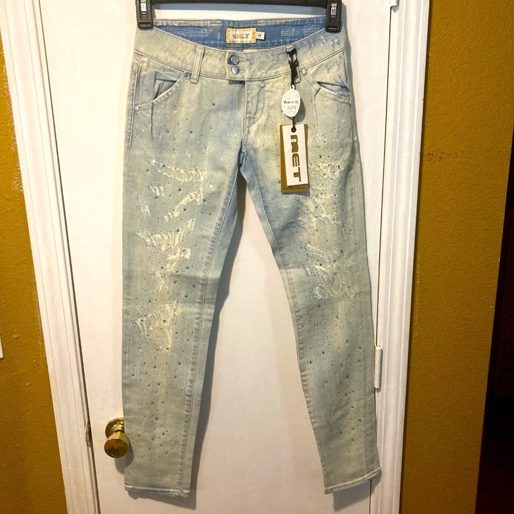 MET women's distressed & embellished light wash low waist tapered K-Fit jeans